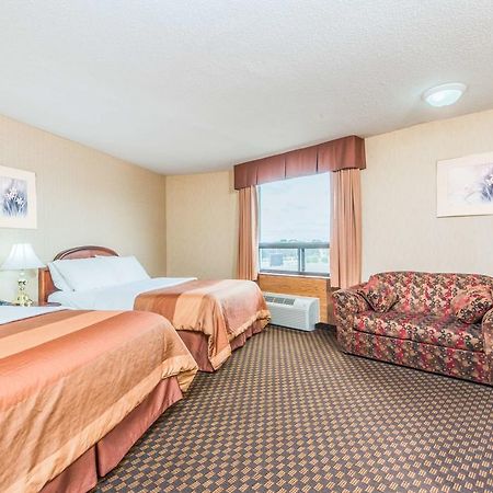 Howard Johnson By Wyndham Kitchener Conestoga Exterior photo
