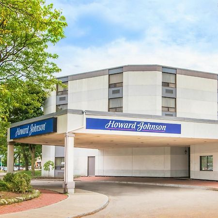 Howard Johnson By Wyndham Kitchener Conestoga Exterior photo
