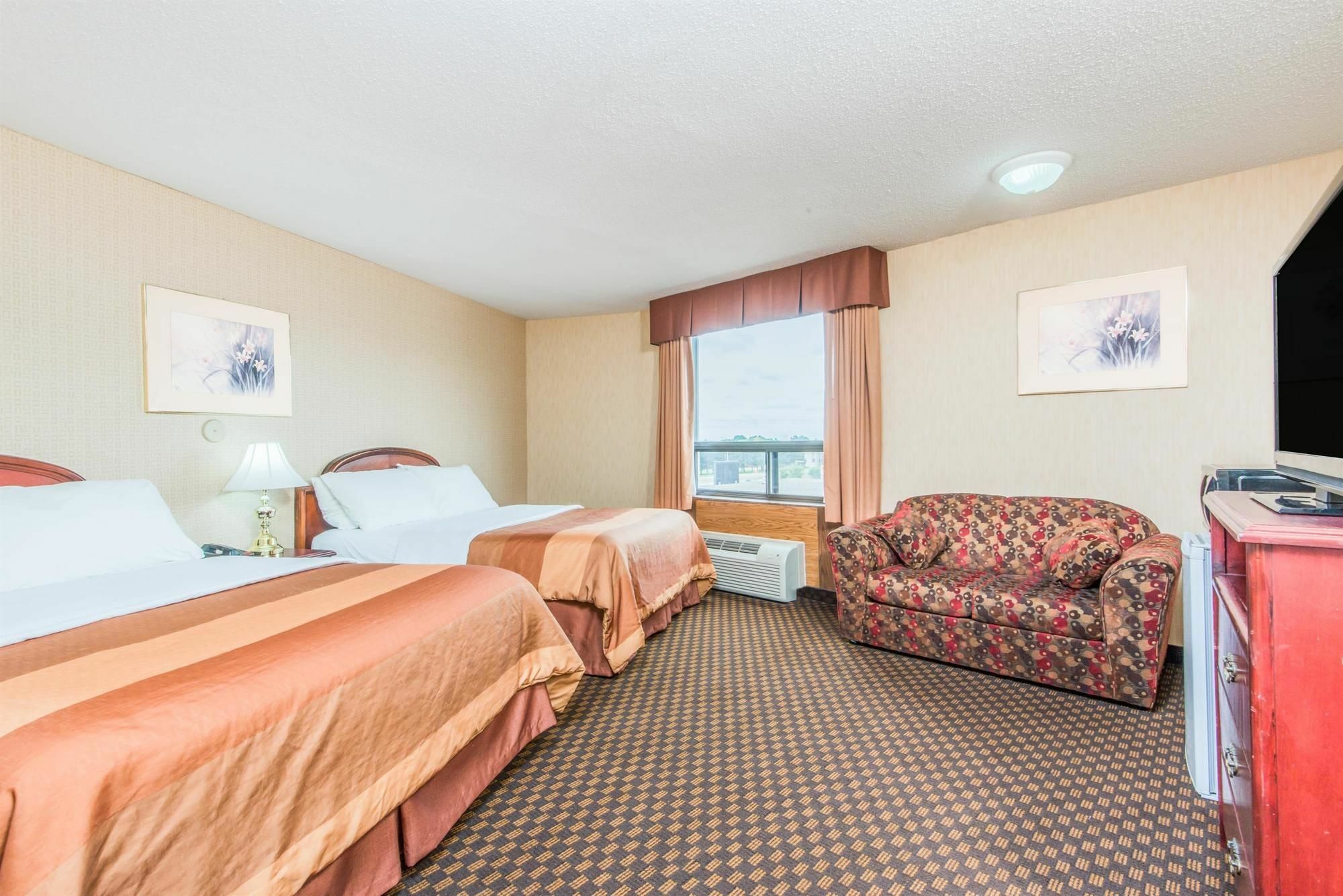 Howard Johnson By Wyndham Kitchener Conestoga Exterior photo