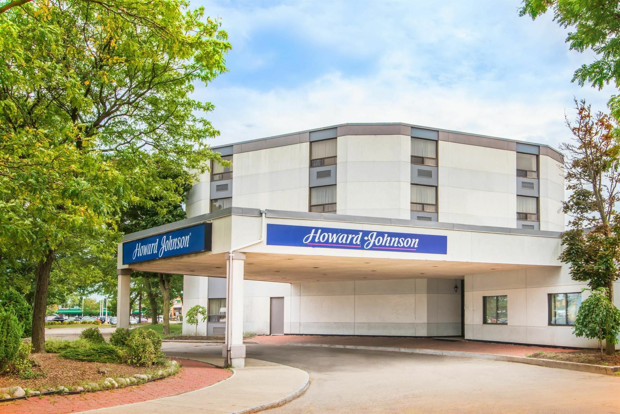 Howard Johnson By Wyndham Kitchener Conestoga Exterior photo